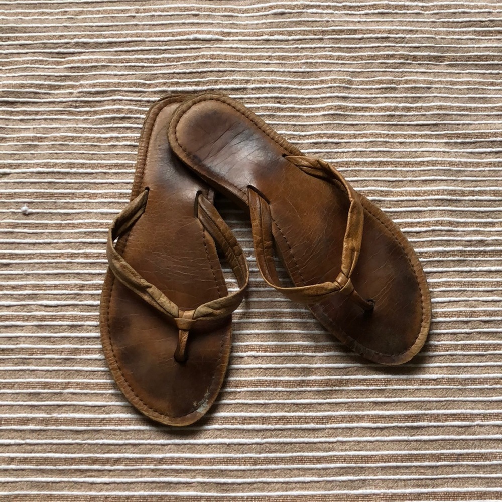 Distressed Leather Reef Flip Flops Size 8